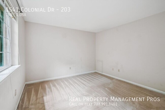 Building Photo - 1541 Colonial Dr