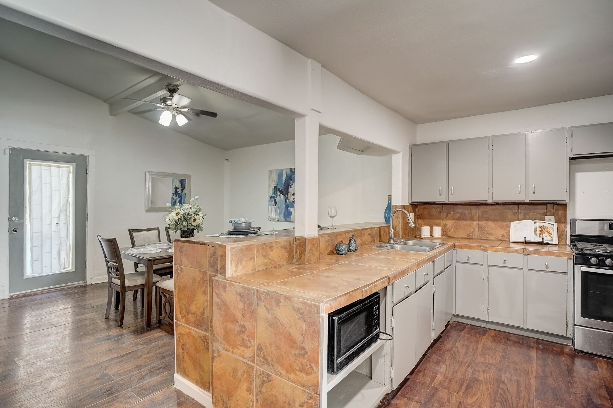 Kitchen - 4815 Castle