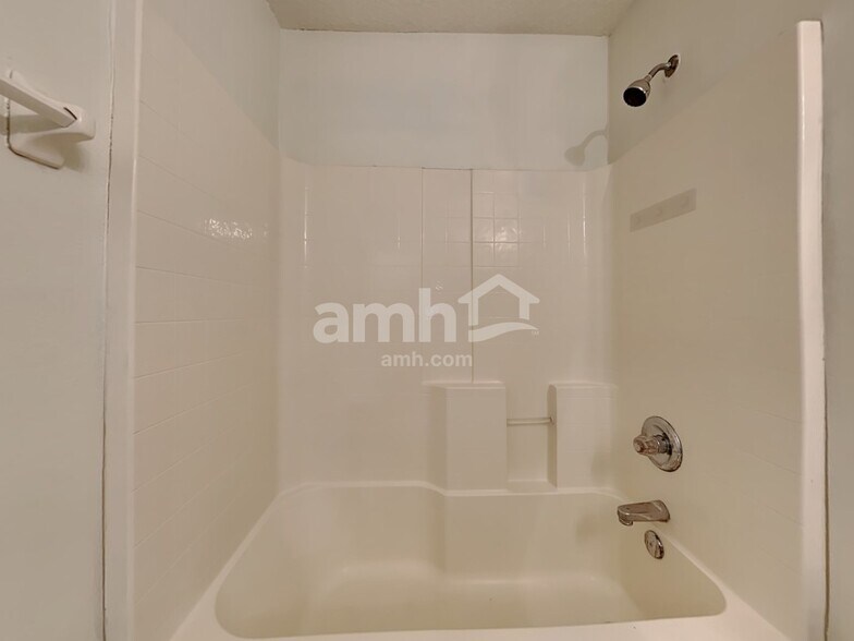 Building Photo - 201 Marisco Way