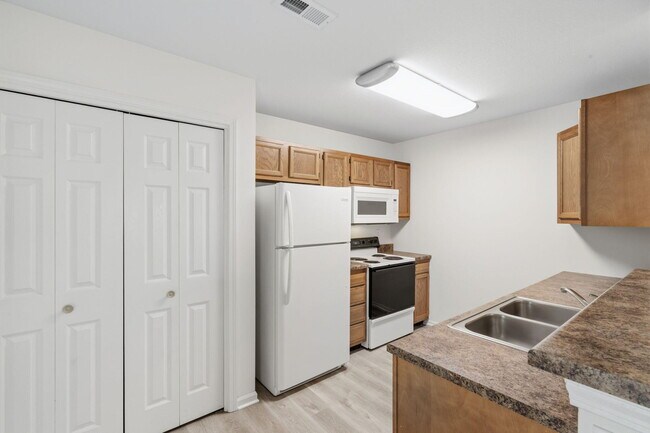 Building Photo - 5004 Betty Jean Way