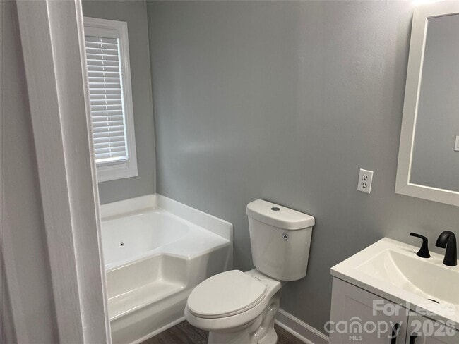 Building Photo - 14550 Waterside Dr