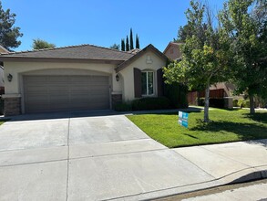 Building Photo - Single Story 3 Bedrooms Plus Den, Paseo Del Sol!!!