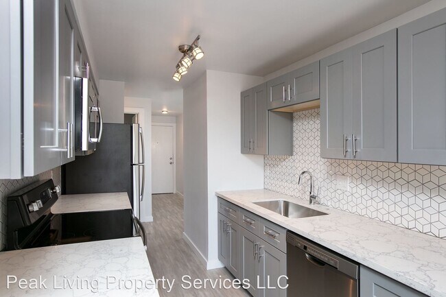 Building Photo - 4321 SW Genesee St