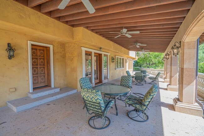 Building Photo - Private 5 Bedroom Estate for Rent in Santa...