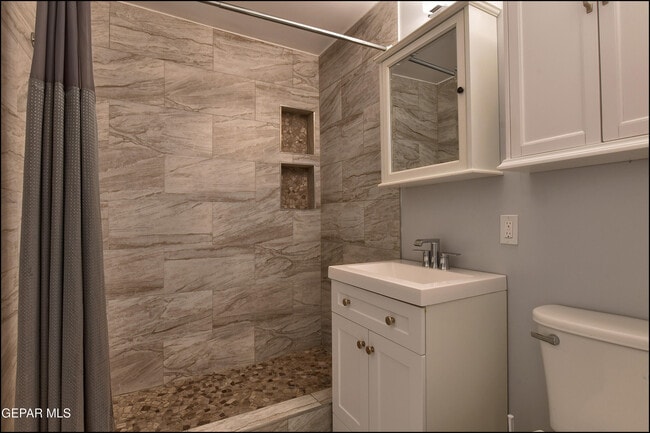 Building Photo - 8400 Parkland Dr