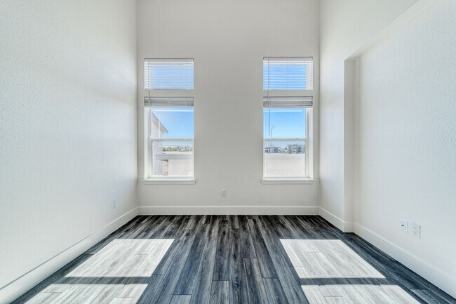 Building Photo - D61