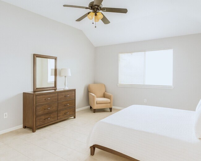 Building Photo - 29322 Fox River Dr