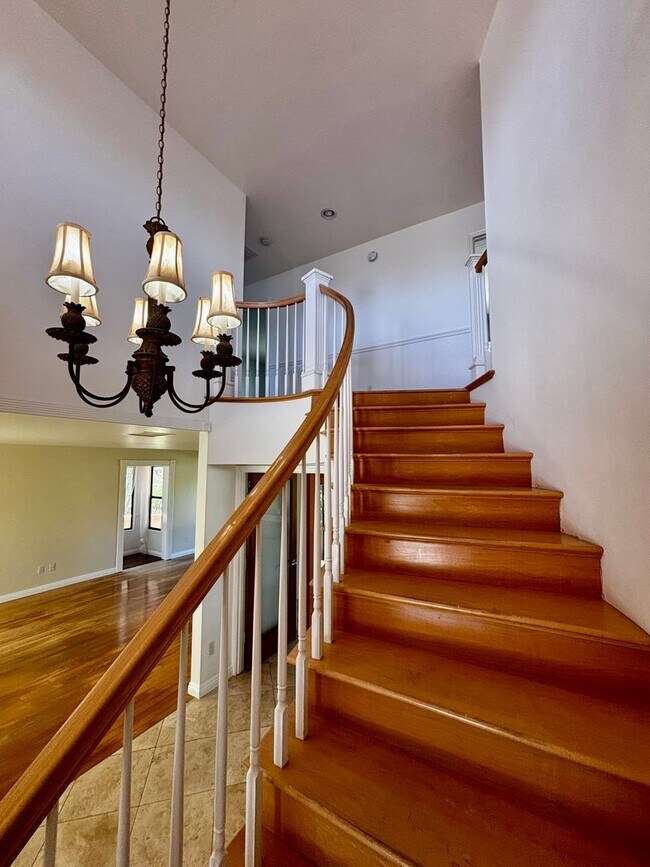 Building Photo - Beautiful La Jolla Alta Home!