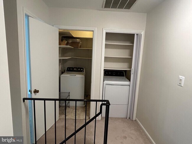 Building Photo - 6001 Rabbit Hill Ct