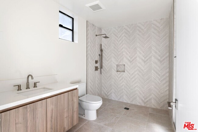 Building Photo - 3651 Regal Pl