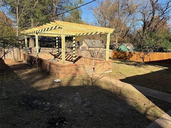 Building Photo - 1123 W Brooks St