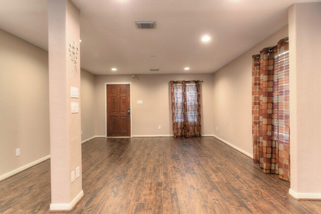 Building Photo - 18203 Fair Grange Ln