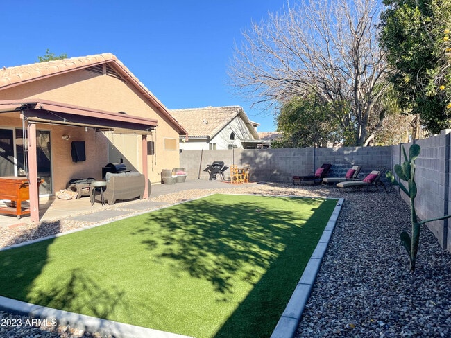 Building Photo - 1077 W Olive Ave