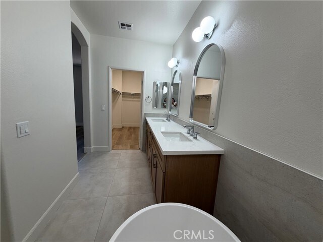 Building Photo - 18 Mineral King