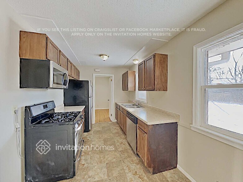 Building Photo - 11314 N Heights Dr NW