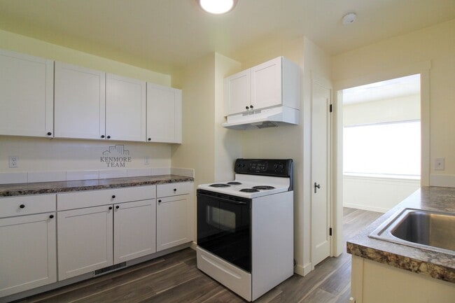 Building Photo - 3 Bedroom, 2 Bath Duplex in Central Richland