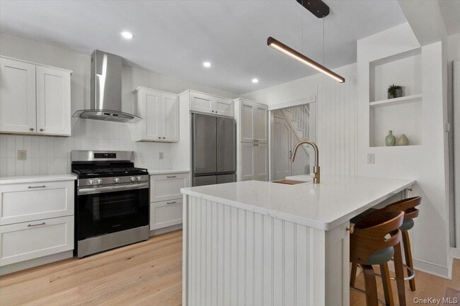 Building Photo - 8 S Cedar St