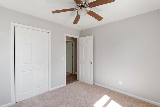Building Photo - 102 Burdock Cir