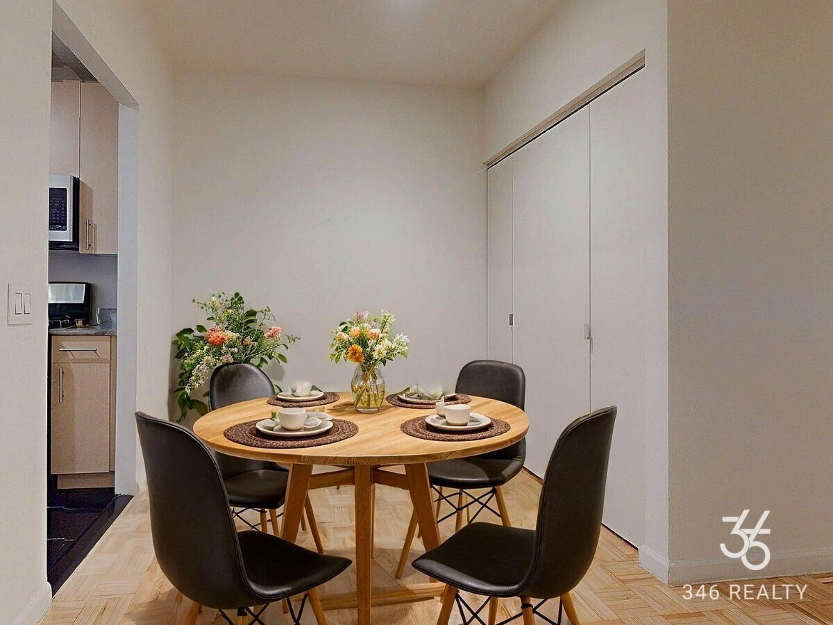 Building Photo - Washington Street