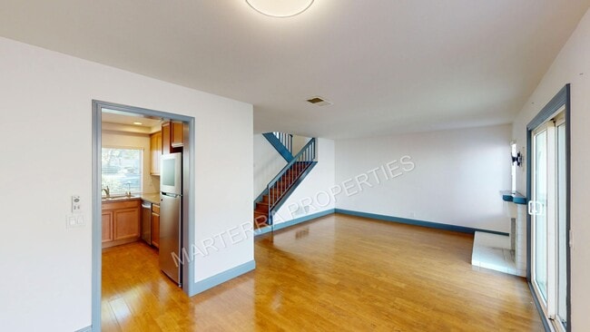 Building Photo - 2-Bedroom/2.5 Bath Townhome in Irvine!