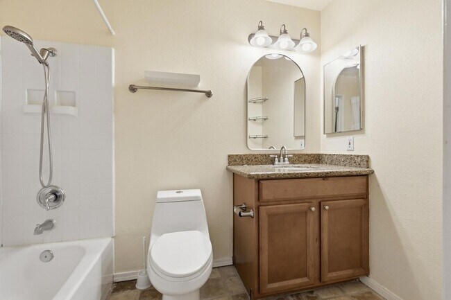 Building Photo - 536 Woodside Oaks