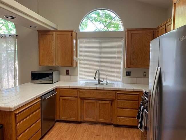 Building Photo - Perfect Location! Steps to schools, Upper Park and Wildwood Park. 3 Bedroom 2 Bath PARTIALLY FURN...