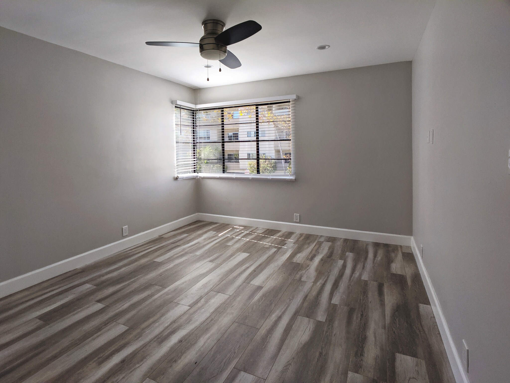 Bedroom - 458 S Oakhurst Dr