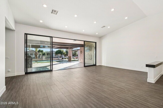 Building Photo - 6991 W Firebird Dr