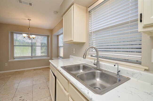 Building Photo - 1246 Summer Park Ln