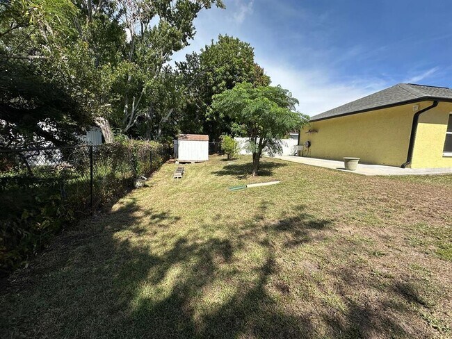 Building Photo - 6807 Kingston Dr