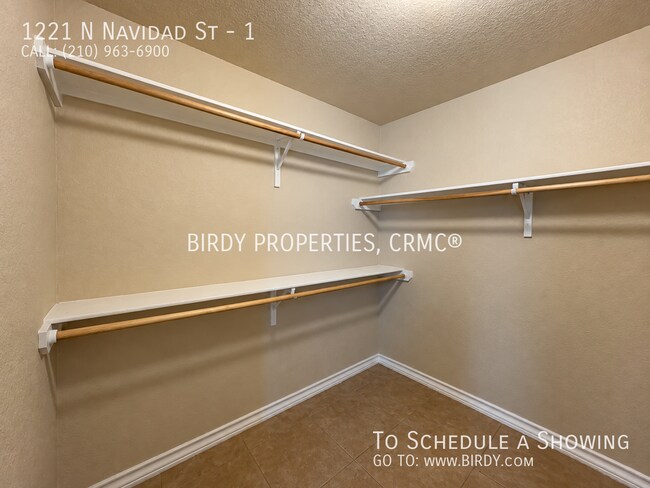 Building Photo - 1221 N Navidad St