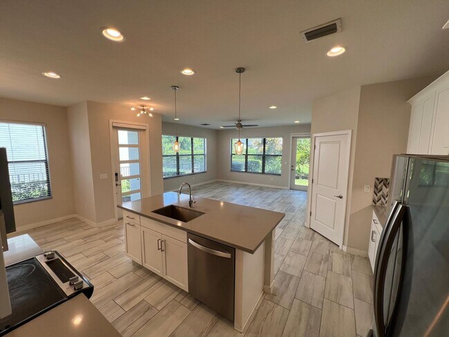 Building Photo - Beautiful Home in Saddlweoods