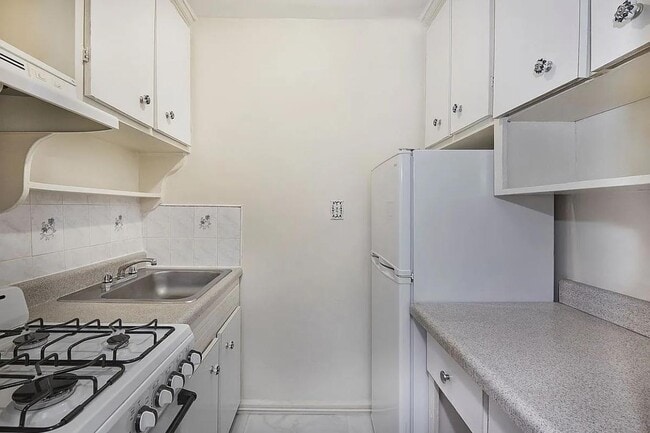 Building Photo - 86-11 151st Ave