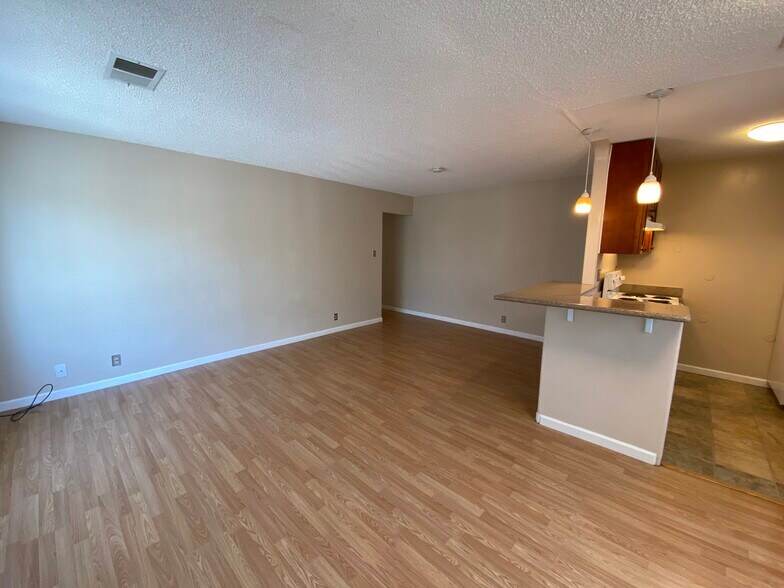 Building Photo - 2118 Peppertree Way