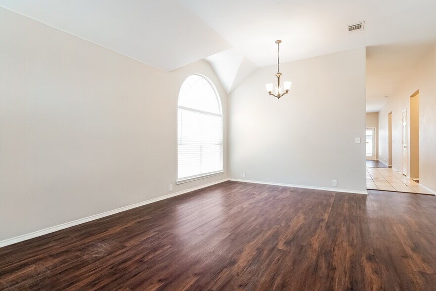 Building Photo - 10201 Jessica St