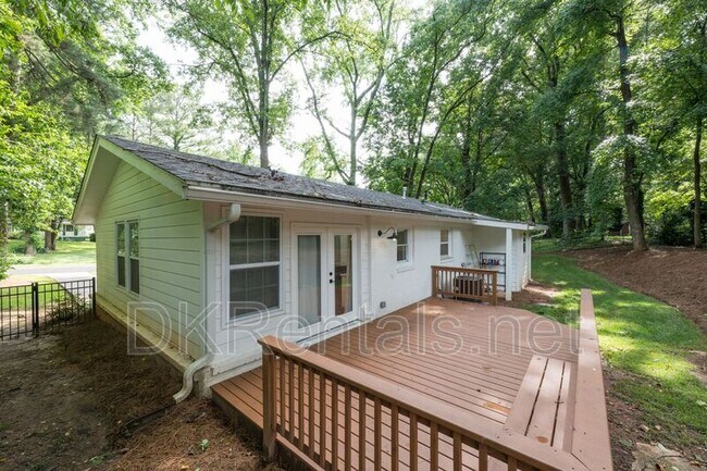 Building Photo - 83 Lucia Dr SE