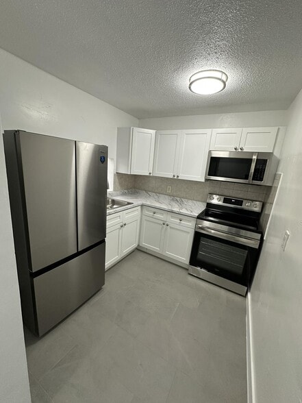 Building Photo - Avondale Gardens Apartments