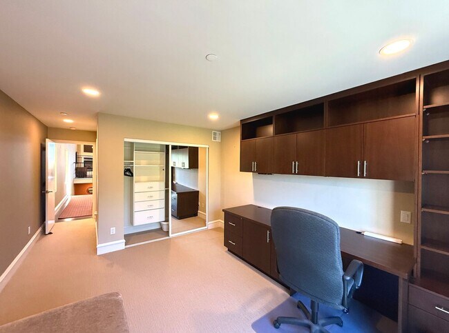 Building Photo - HUGE MODERN BRIGHT Potrero Hill Top Floor ...