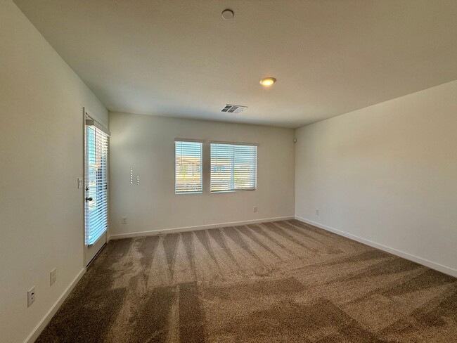 Building Photo - 4 BED 3 BATH 2 CAR GARAGE TOWNHOUSE + LOFT ON CORNER LOT w/ BALCONY