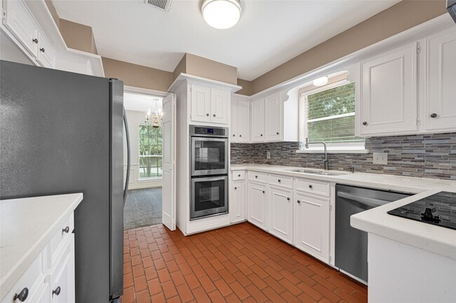 Building Photo - 5702 Vestavia Dr