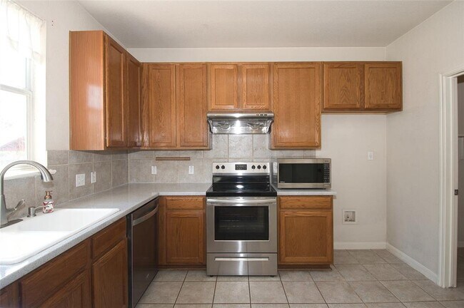 Building Photo - 16807 Luckenwald Dr