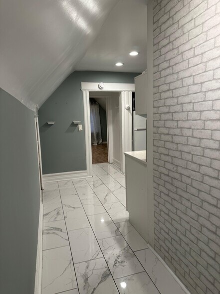 Building Photo - 305 Woodside Ave