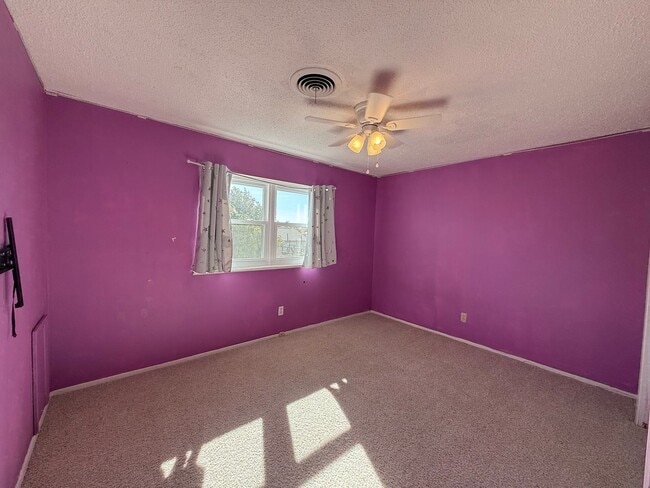 Building Photo - 4 Bed Brick Home! Zia School District! - P...