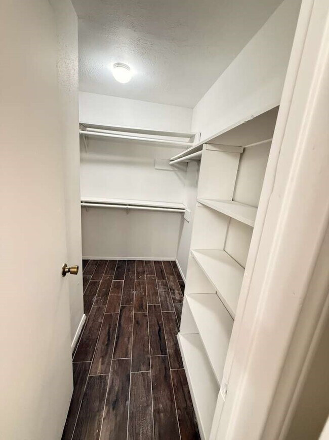 Building Photo - 22119 Manor Estates Dr