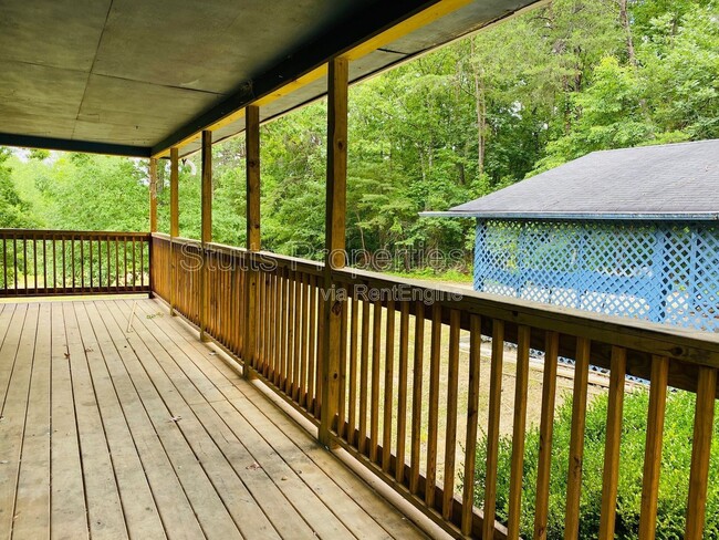 Building Photo - 3567 Blue Rd