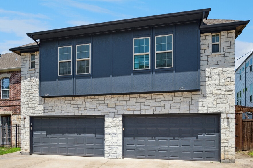 Building Photo - 5011 Manett St