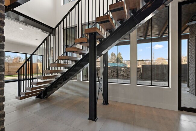 Building Photo - 98 S Carbon Rivet Ave