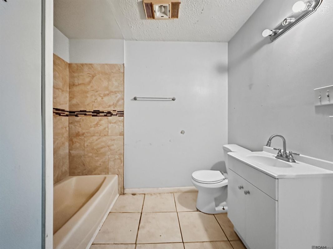 Building Photo - 5156 Linden St