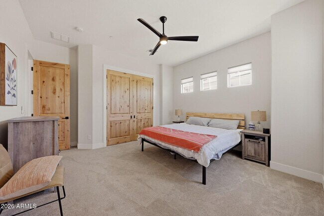 Building Photo - 6896 E Lomas Verdes Dr