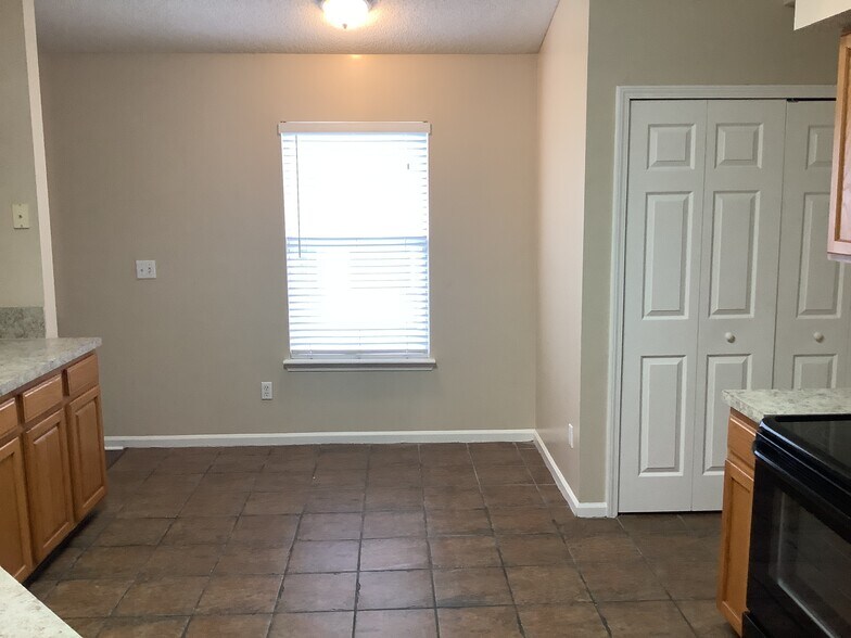 Building Photo - 2377 Companion Cir E